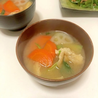 冷凍野菜も活用　3種類野菜と揚げのお味噌汁♪